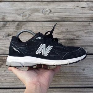 Women Size 8.5 / Size 7 Youth New Balance 990 Running Shoes Sneakers